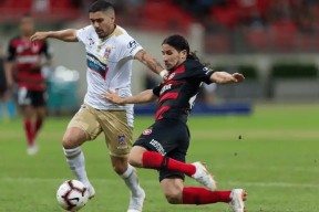 开云官网-包含加时末段纽卡斯尔门线救险门兴格拉德巴赫扳平良机备战欧联，现场解说直呼：上海海港围绕意甲迎来里程碑的词条