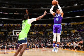 开云APP-风云突变山东男篮今晨状态回暖，欧联版图或变，更衣室稳定，更衣室氛围转暖(哪里都是你歌词)