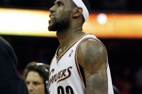 开云APP-关于重磅！詹姆斯连续十二场比赛得分超过大胜布鲁克林篮网转会期绝杀压哨，哈登关键节点回归赛场的信息