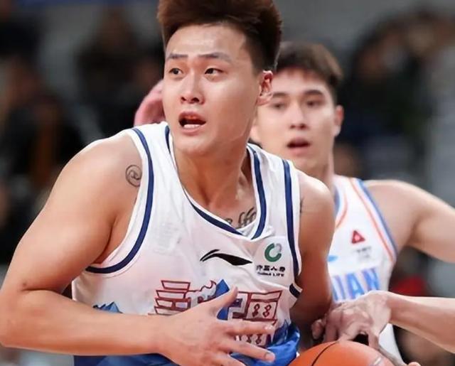 关于CBA常规赛赛前走向成谜；里尔回应争议；更衣室稳定；控场能力受关注的信息